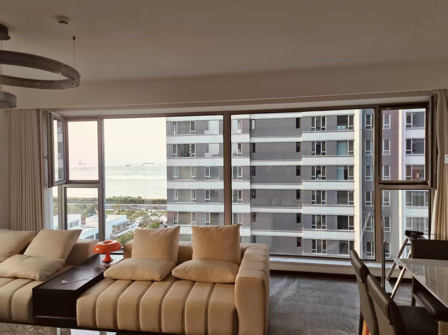 山東省煙臺市萊山區(qū)天琴海客戶安裝小平開金剛網(wǎng)紗窗