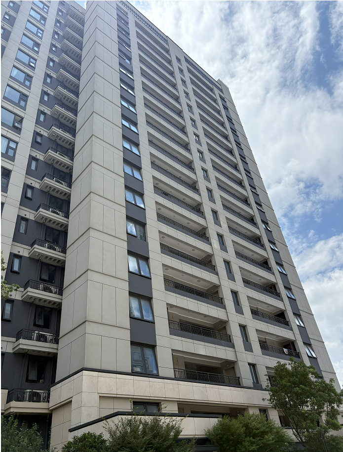 虹橋璀璨領(lǐng)峯這一高端社區(qū)的入戶標(biāo)配，F(xiàn)A45無(wú)軌鏈條卷軸紗門